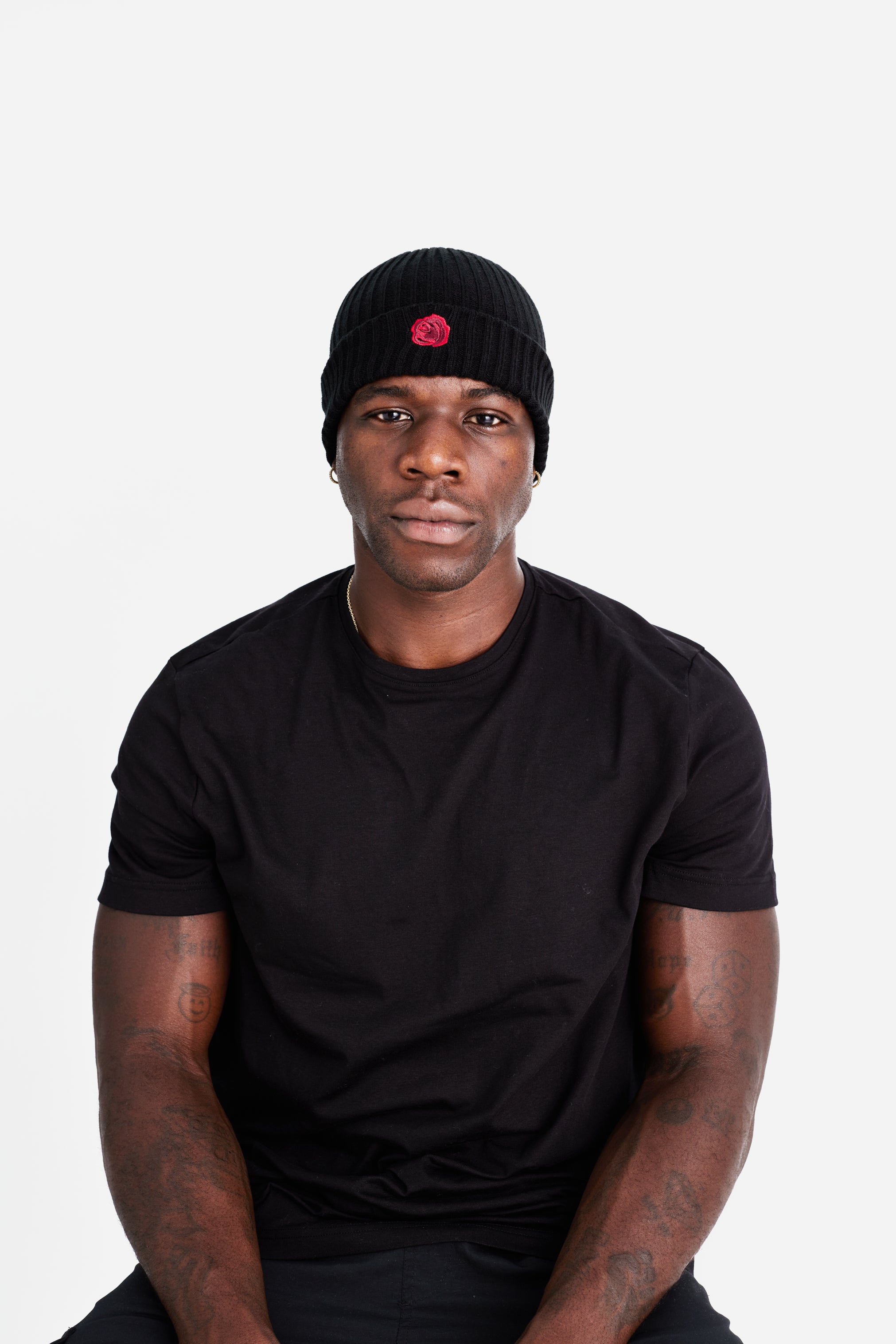 BEANIE 'ROSE WOOL' - SORT RØD