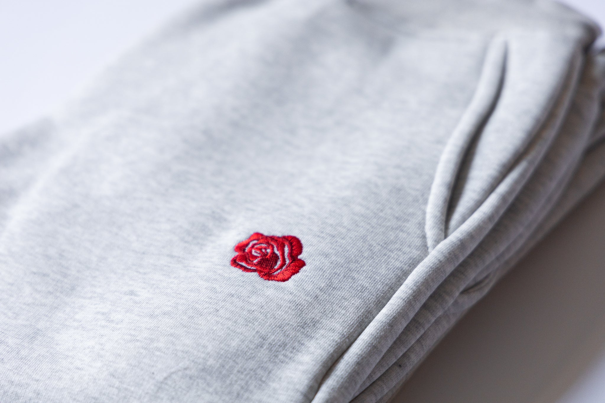 TRACKSUIT 'LOGO TRIPLE ROSE' - GRÅ