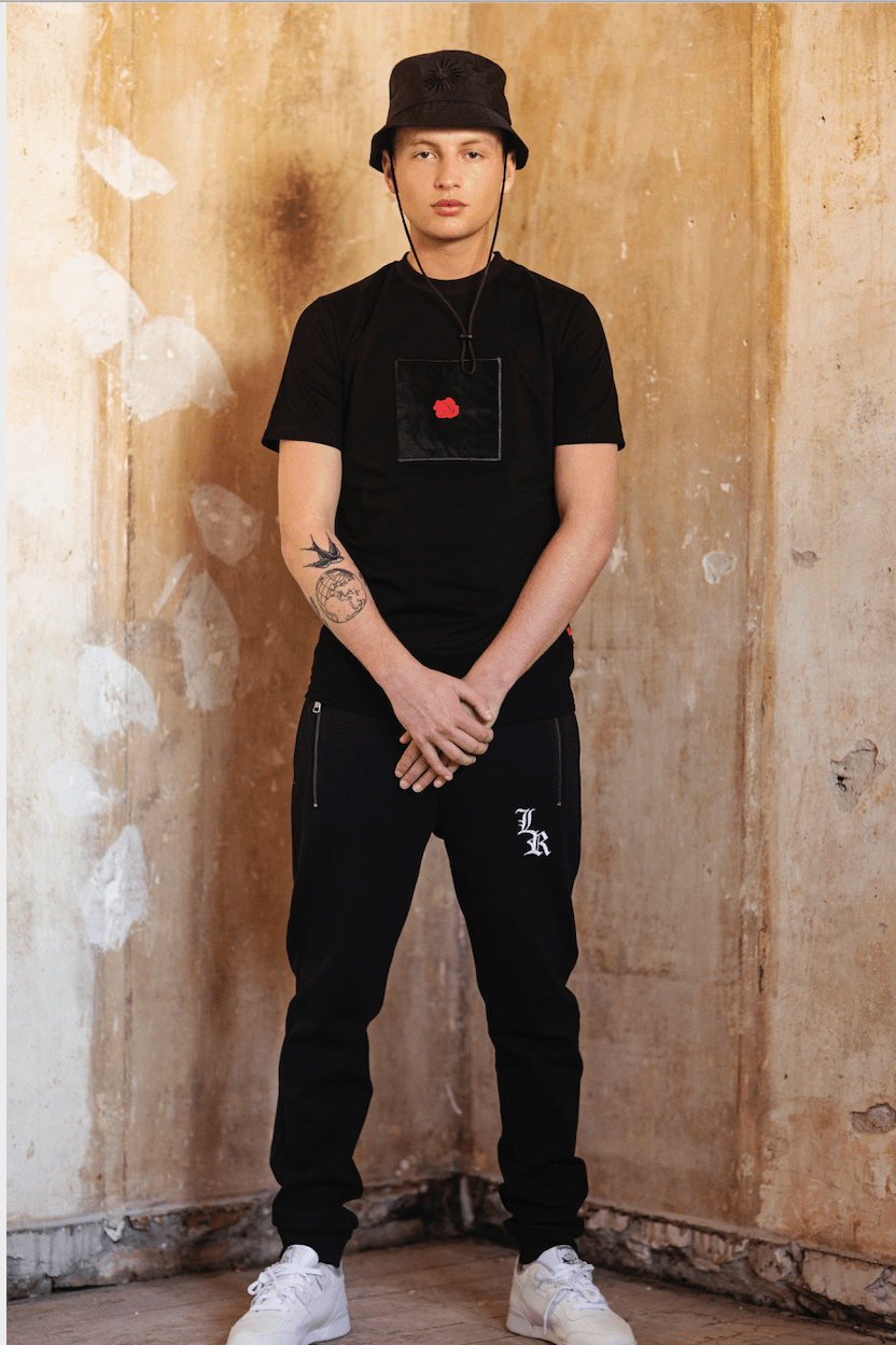 TEE 'MOLLINEUX' - BLACK - LA ROSA
