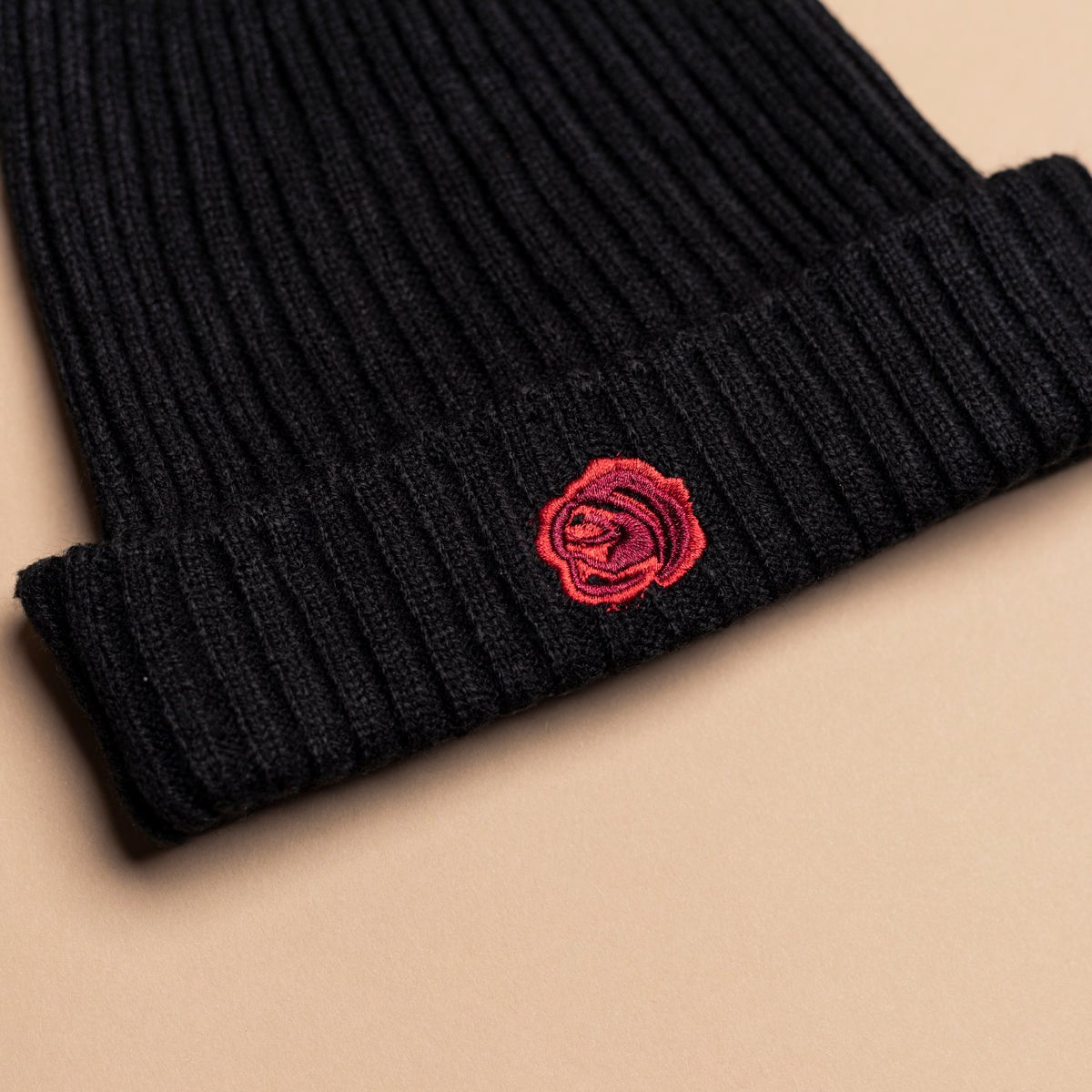 BEANIE 'ROSE WOOL' - BLACK RED - LA ROSA