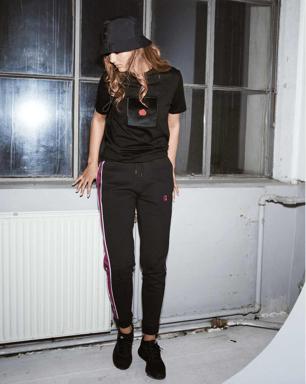 TEE 'MOLLINEUX' - BLACK - LA ROSA